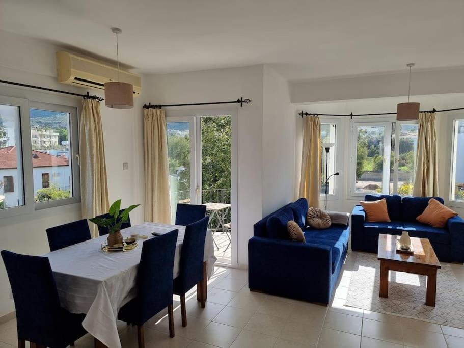 Gems'S Apartment - Luxury 3 Bedroom Penthouse With Pool Karavas  エクステリア 写真